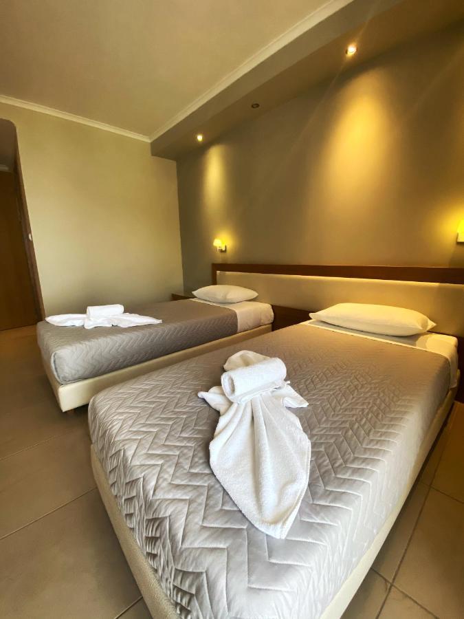 Cosmos Hotel Vasilikí Buitenkant foto