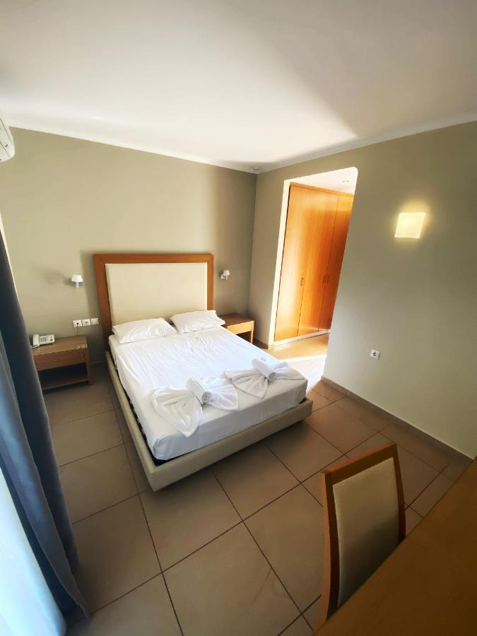 Cosmos Hotel Vasilikí Buitenkant foto