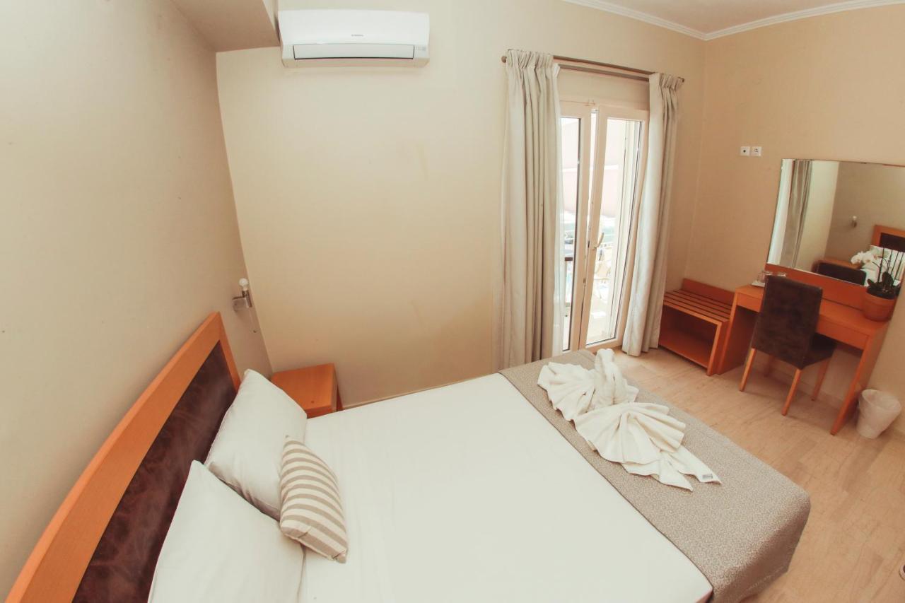 Cosmos Hotel Vasilikí Buitenkant foto