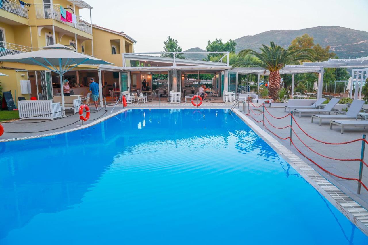 Cosmos Hotel Vasilikí Buitenkant foto