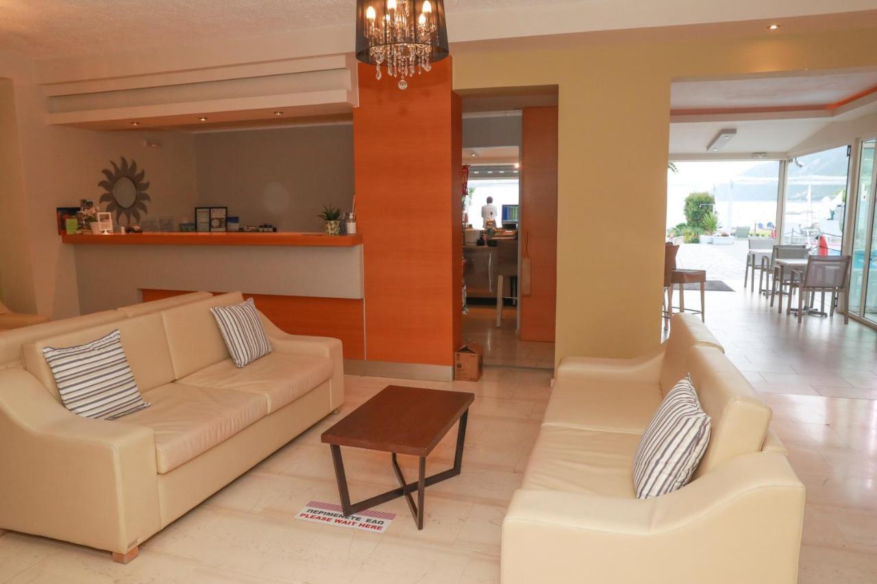 Cosmos Hotel Vasilikí Buitenkant foto