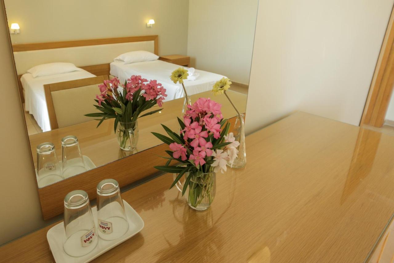 Cosmos Hotel Vasilikí Buitenkant foto