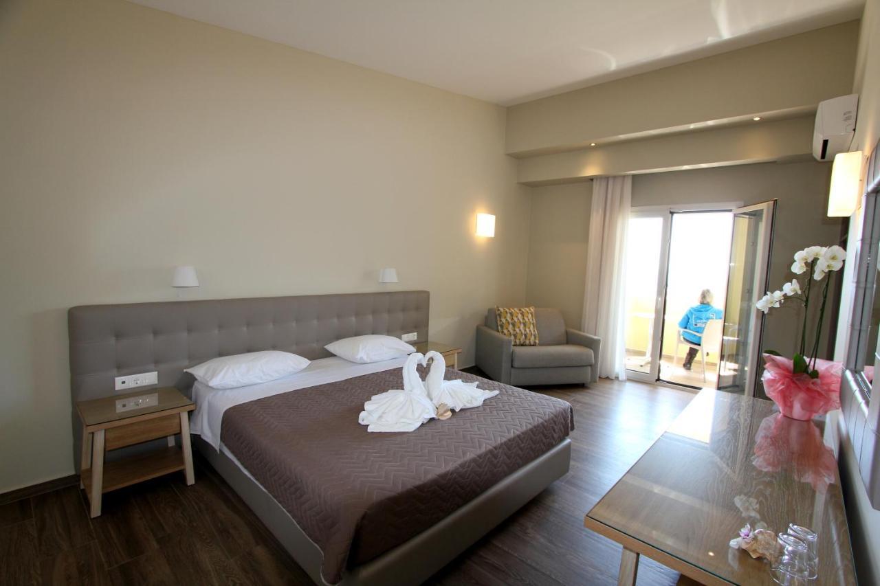 Cosmos Hotel Vasilikí Buitenkant foto
