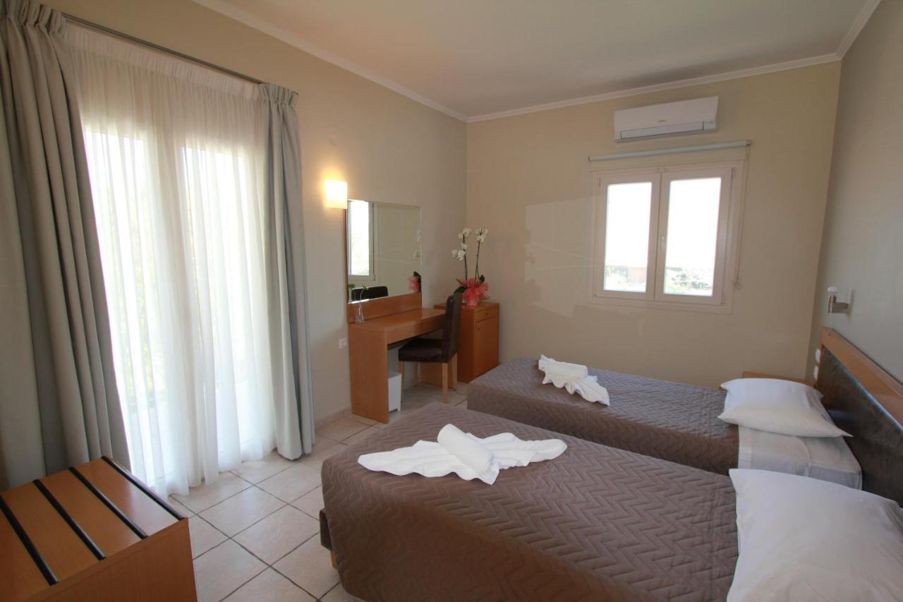 Cosmos Hotel Vasilikí Buitenkant foto