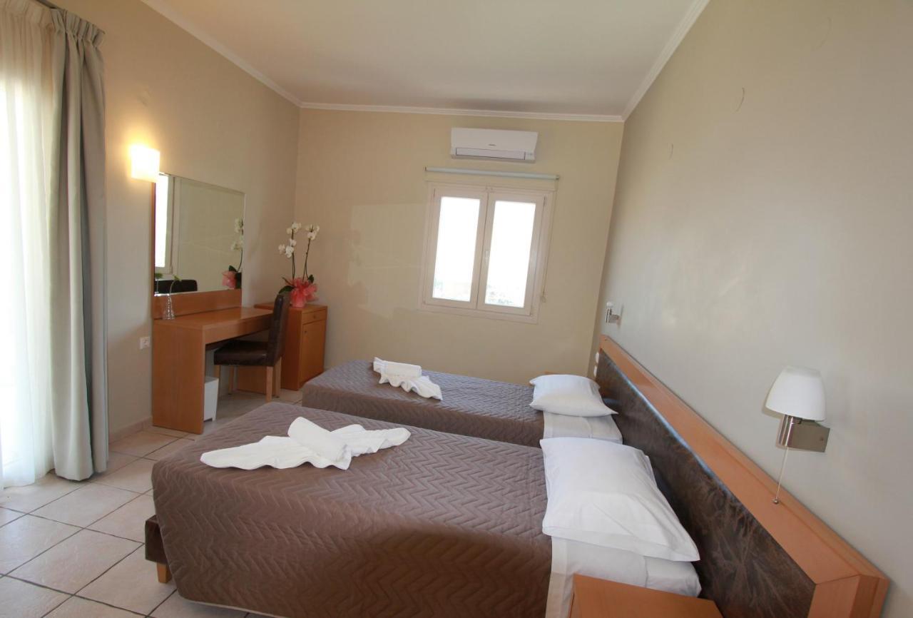 Cosmos Hotel Vasilikí Buitenkant foto